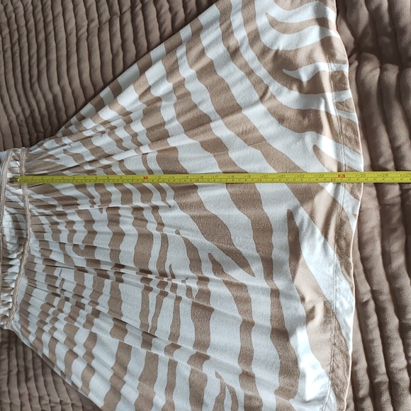 Loft size 6 tan-creme print dress - Picture 8 of 8